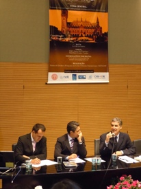 Profesor Rui Badaró, profesor Wagner Menezes y el Quinto Árbitro del TPR, Dr. Jorge Fontoura.